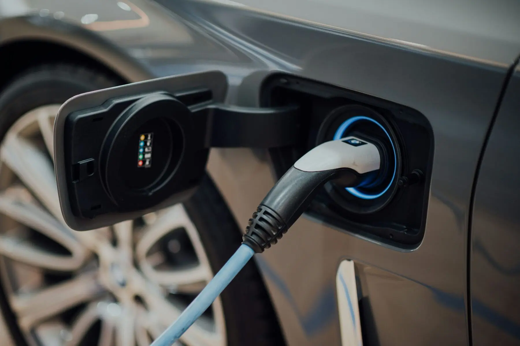 Registration of hybrid and electric vehicles: advantages and critical points
